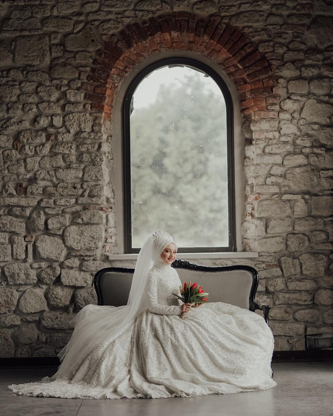Luxury Muslim Wedding Dresses With Hijab Long Sleeve Beads Lace Plus Size Saudi Arabic Bridal Gowns Chapel robe de mariée