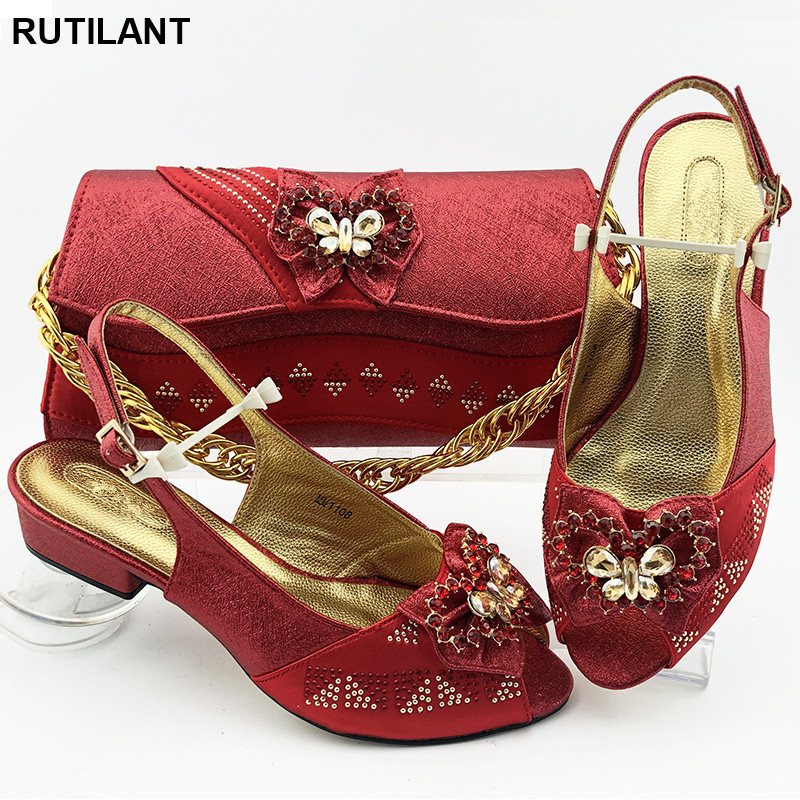 New Fashion Matching Women Shoe and Bags Set Decorated with Rhinestone African Shoe and Bag Set for Party In Women Italy Shoes, Champagne
New Fashion Matching Women Shoe and Bags Set Decorated with Rhinestone African Shoe and Bag Set for Party In Women Italy Shoes, Champagne