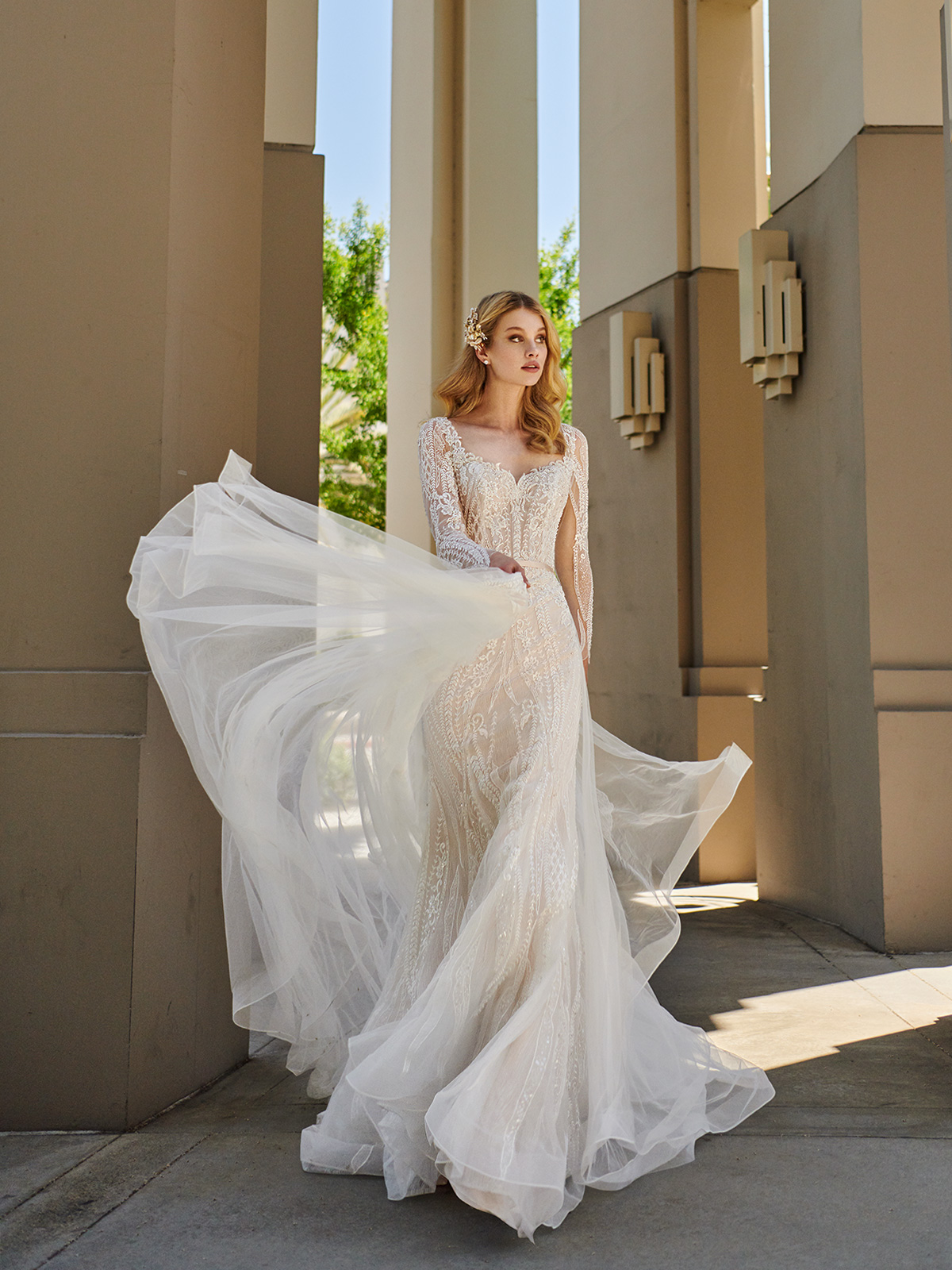 Long Sleeve Mermaid Wedding Dresses See Through Scoop Neck Lace Appliques Bridal Gowns Backless Sweep Train Plus Size Wedding Dress