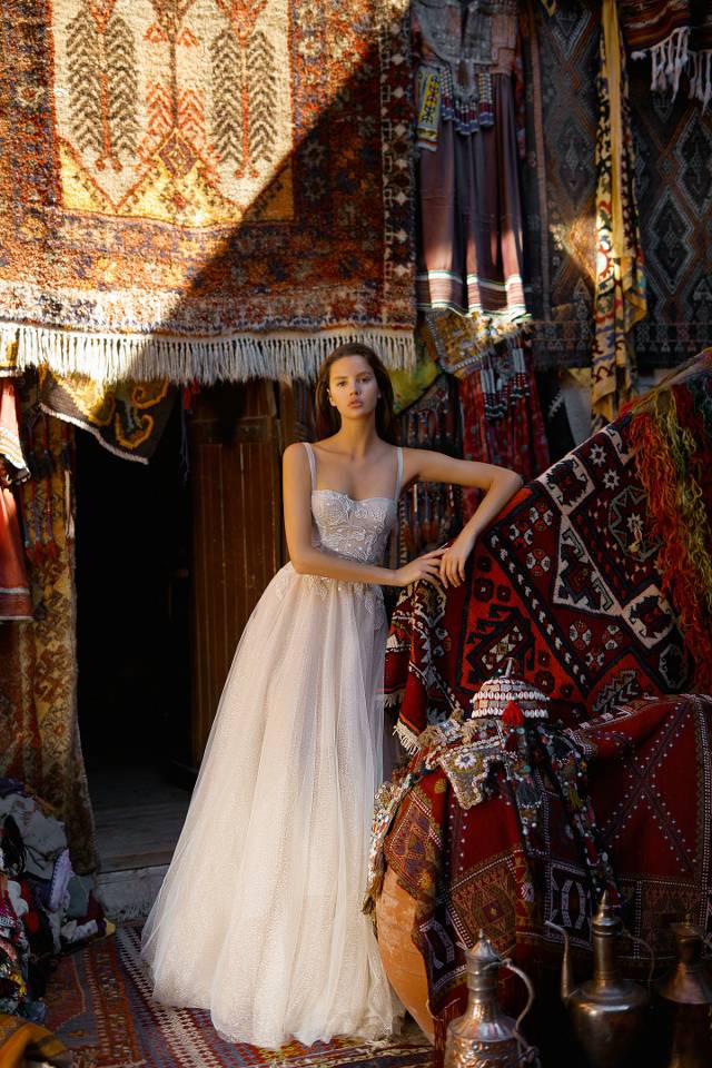 Liz Martinez 2019 Wedding Dresses Spaghetti Sexy Backless Boho Bridal Gowns With Beads Lace A Line Wedding Dress Beach robe de mariée Cheap