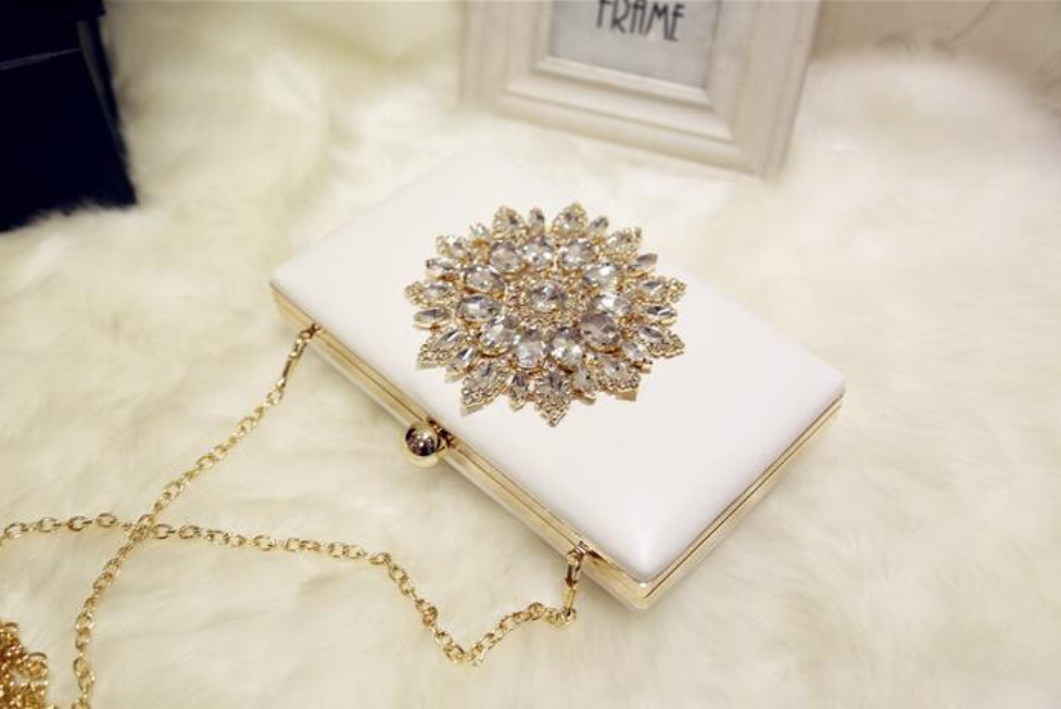 Women Lady Satin Crystal Bridal Handbag Clutch Party Wedding Purse Evening Bag Pleated Day Clutches Solid Ladies Handbags 2021