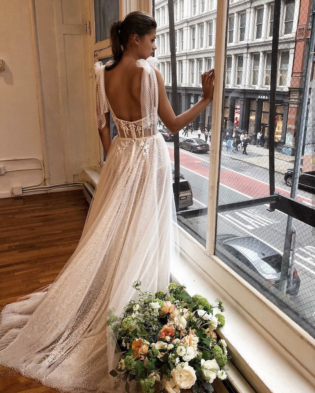 Muse By Berta 2019 Wedding Dress Illusion Lace Applique Exposed Boning Sexy Beach Wedding Dress Thigh High Slits Summer Boho Bridal Gowns