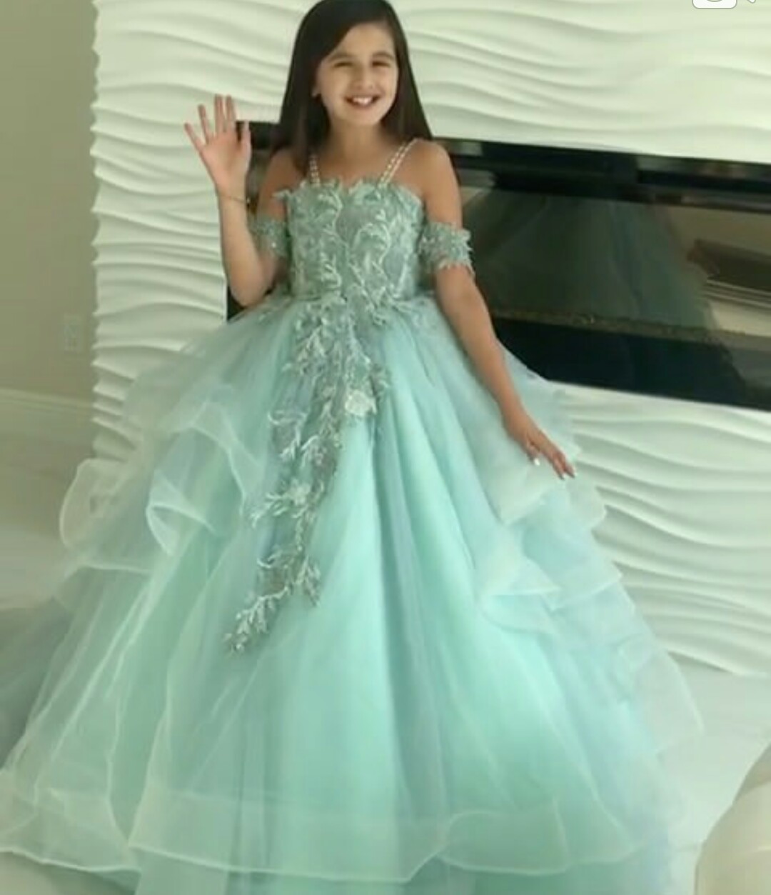 Green Flower Girl Dresses Spaghetti Strap Applique Lace Beaded Sleeveless Girl Pageant Gown Ruffle Tulle Tiered Skirts Birthday Gown Cheap