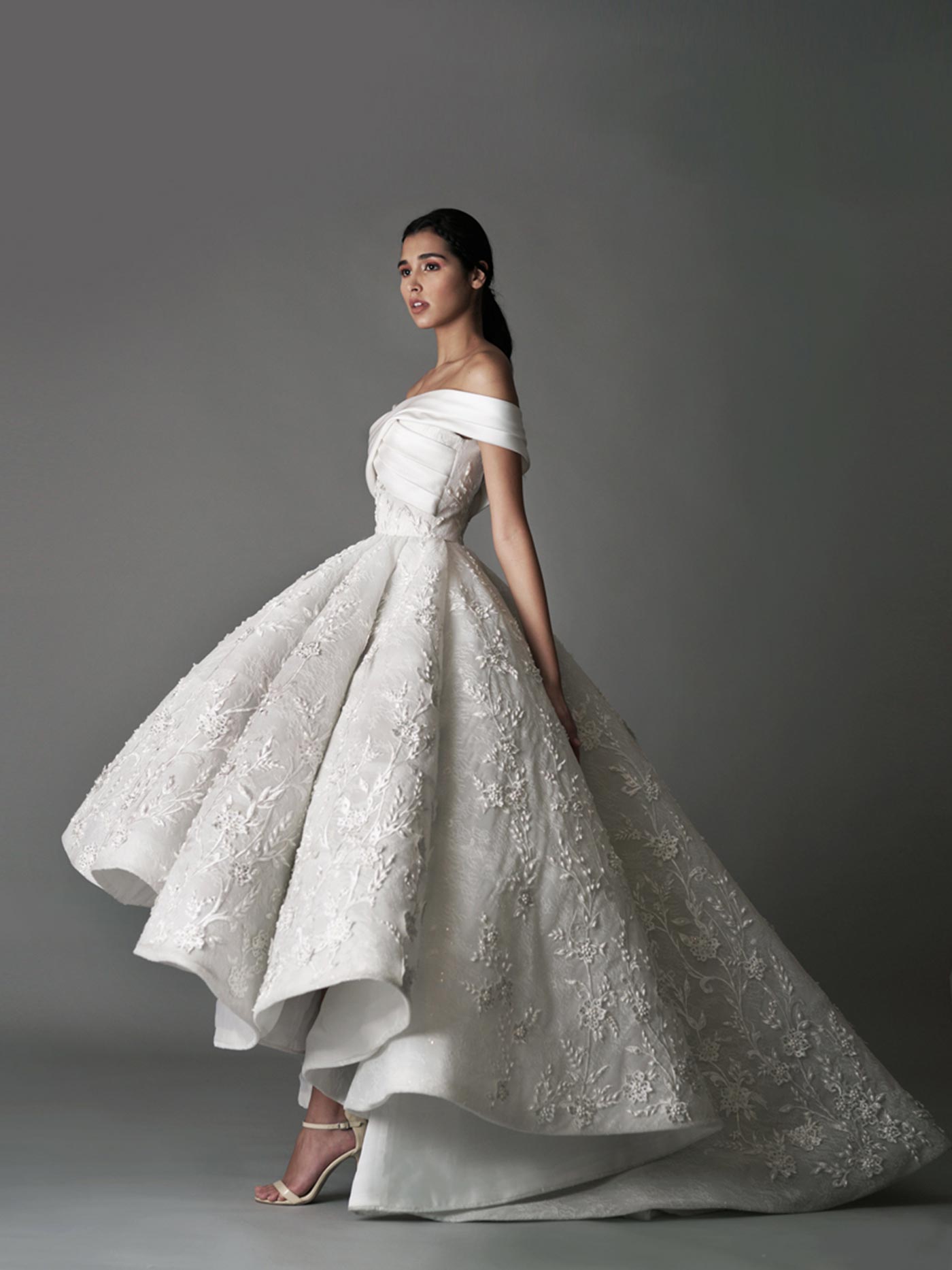 2019 Luxury Wedding Dresses Off The Shoulder Lace 3D Floral Appliqued High Low Bridal Gowns Sweep Train Custom Made Vintage Wedding Dress