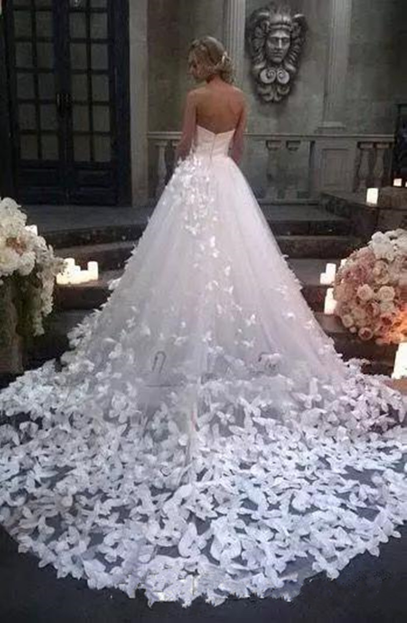 2020 New Vintage Princess Wedding Dresses with Flowers And Butterflies in Cathedral Train Arabic Middle East Church Garden Wedding Gown