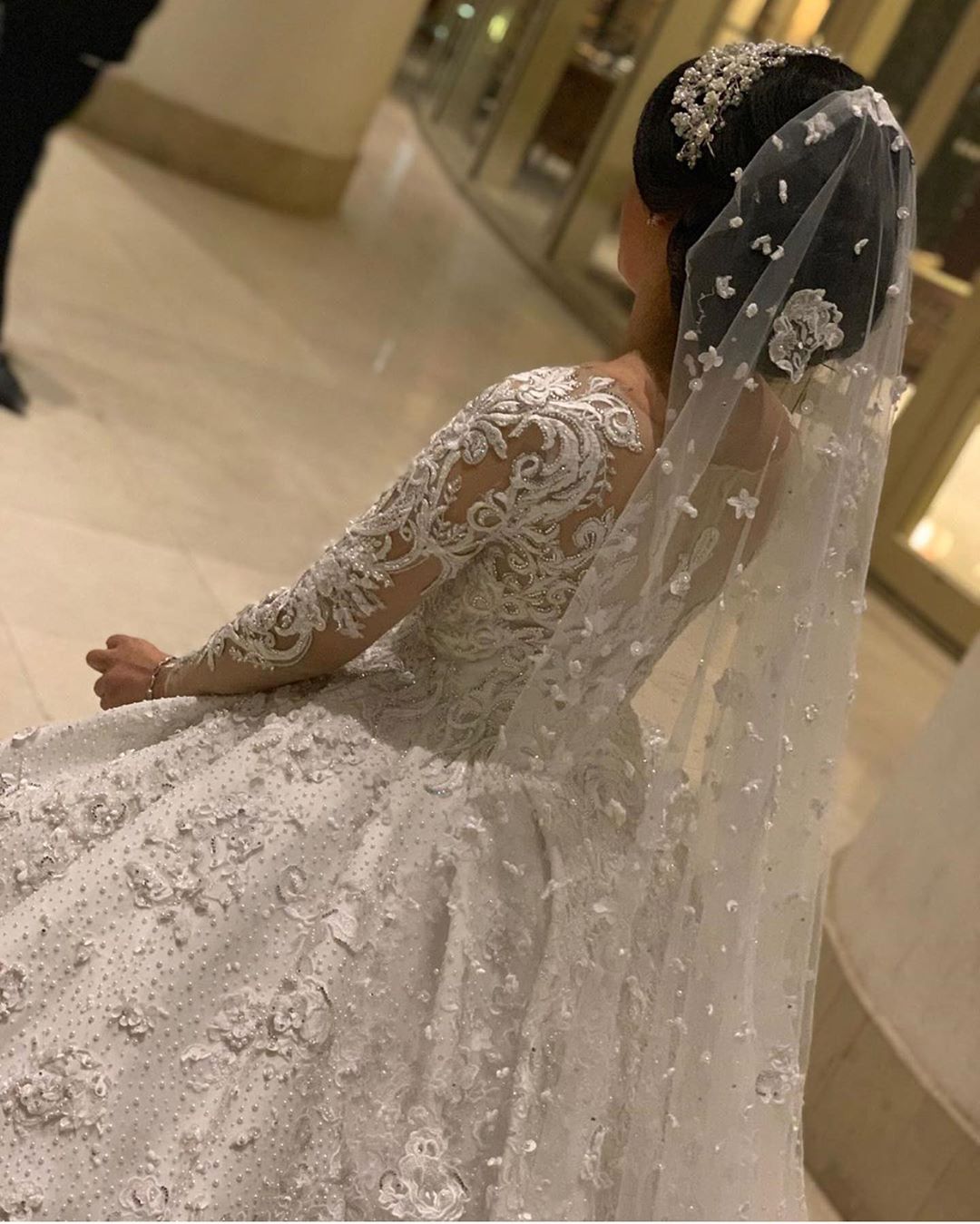 Appliques Ball Gown Dresses Plus Size Court Train Beads Vintage Bridal Wedding Gowns with Matching Veil abiti da sposa