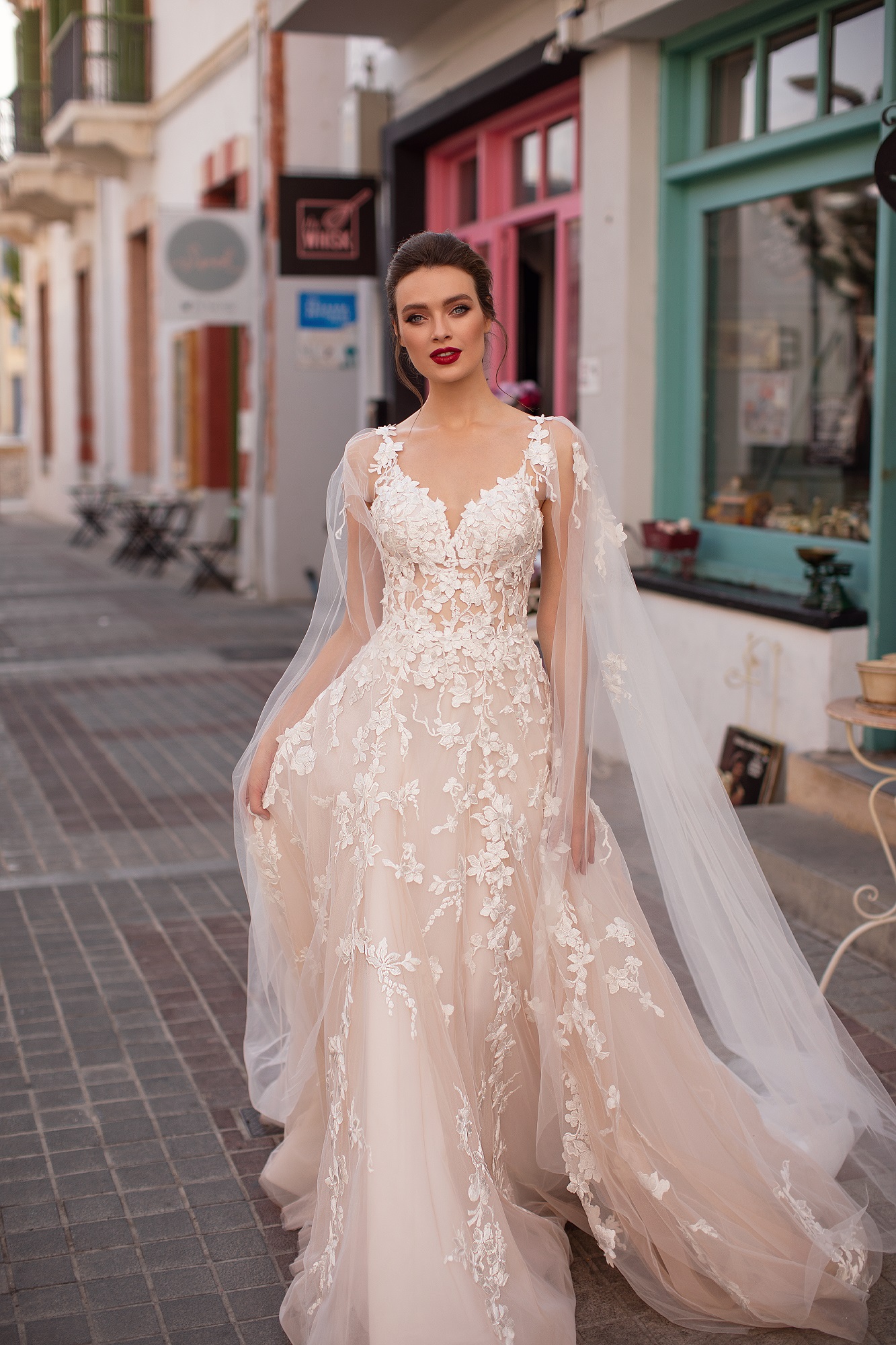 Elegant Dresses V Neck Capped Sleeve Lace Appliques Bridal Gowns Backless Sweep Train A e Wedding Dress Robe De Mariee