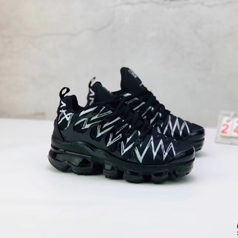 2023 TN Kids shoes Triple black Infant Sneakers Rainbow Children sports shoes girls and boys High quality Tennis trainers 28-35, Top quality
2023 TN Kids shoes Triple black Infant Sneakers Rainbow Children sports shoes girls and boys High quality Tennis trainers 28-35, Top quality