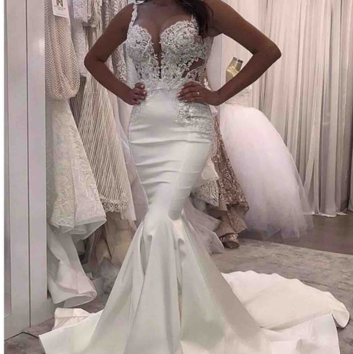 New Arabic Mermaid Wedding Dresses Spaghetti Straps Lace Appliques Beads Illusion Wedding Guest Dress Plus Size Custom Formal Bridal Gowns, White
New Arabic Mermaid Wedding Dresses Spaghetti Straps Lace Appliques Beads Illusion Wedding Guest Dress Plus Size Custom Formal Bridal Gowns, White