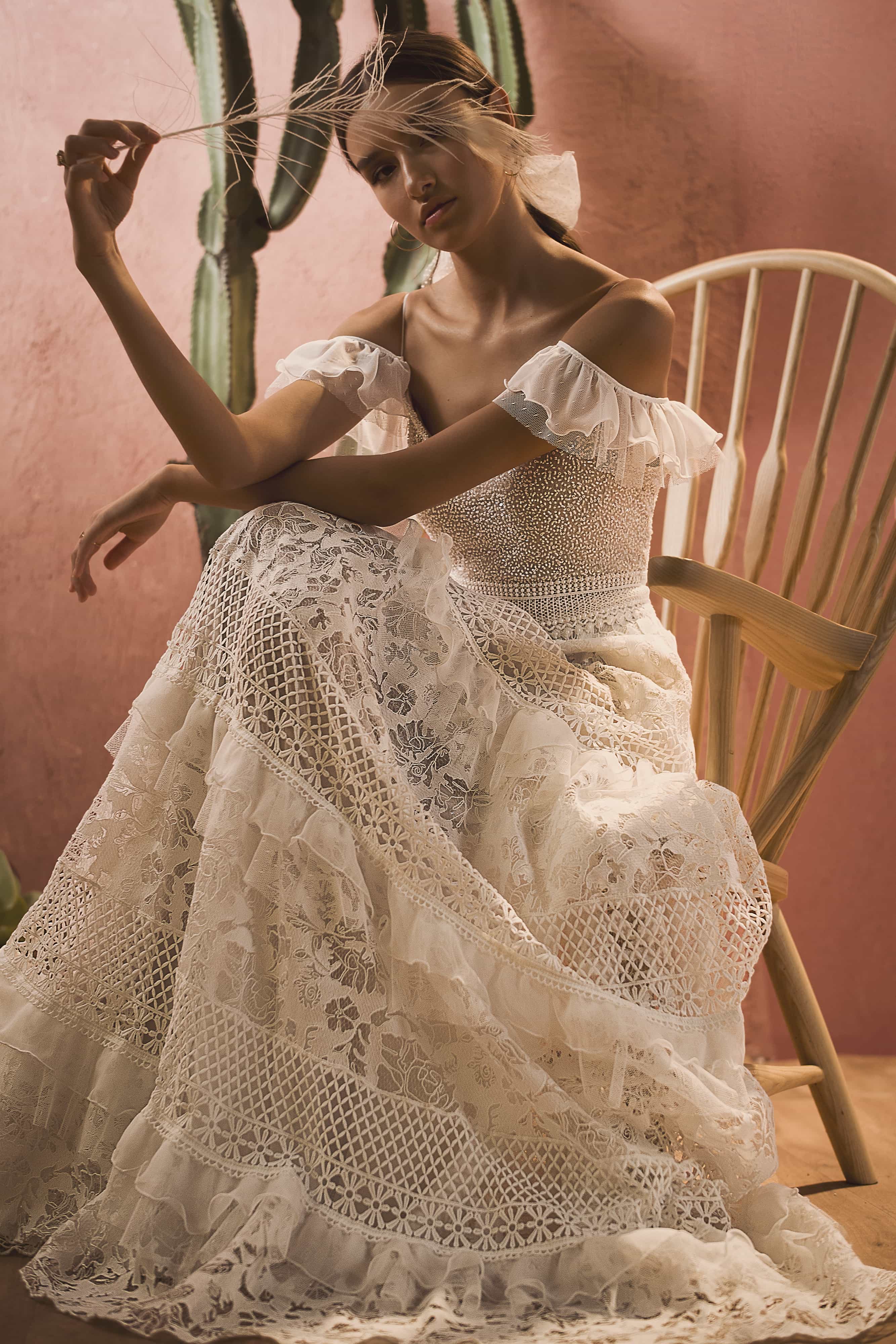 Sexy Bohemian Beach Wedding Dresses 2020 Spaghetti Neck Lace Appliqued Beads Boho Backless Bridal Gowns A Line Wedding Dress robe de mariée