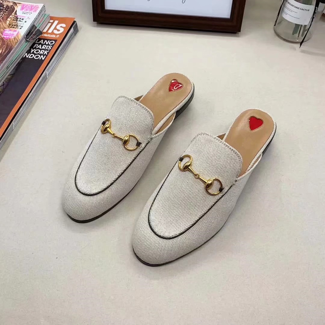 New Designer Women Mens Princetown mules loafers slippers with buckle beige Canvas mule men Ladies casual loafers Luxury slides size 34-46, Men size
New Designer Women Mens Princetown mules loafers slippers with buckle beige Canvas mule men Ladies casual loafers Luxury slides size 34-46, Men size