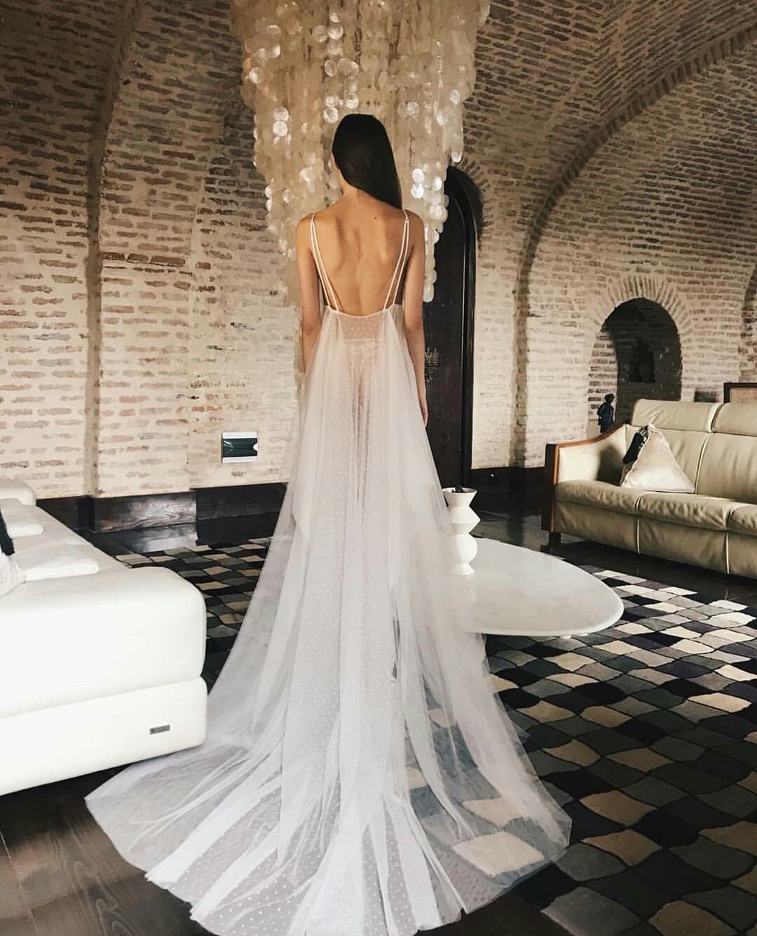 Cheap Sexy Wedding Robes Spaghetti Strap Sleeveless Appliqued Lace See Through Night Gown For Women Ribbon Backless Sweep Train Sleepwear