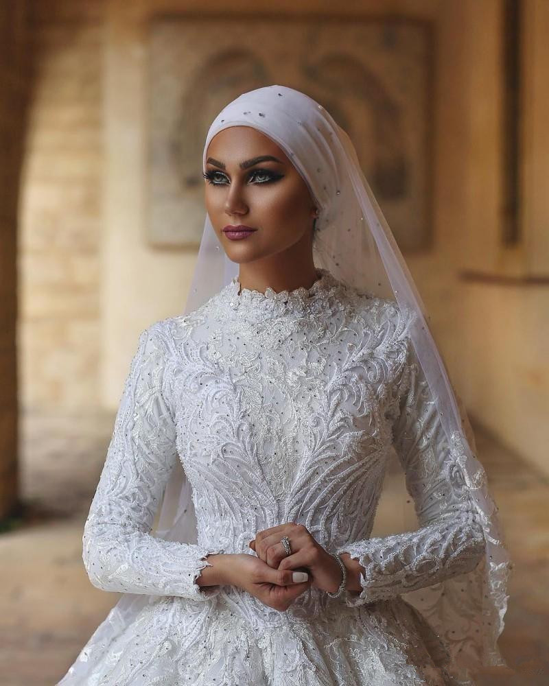 Arabic Vintage Muslim Wedding Dresses Long Sleeves High Collar Lace Beaded Cathedral Train Customize Wedding Gowns with Veil Bridal Dress