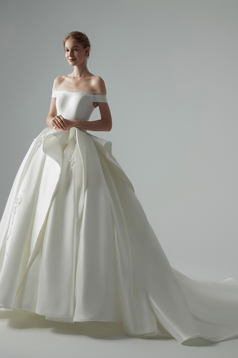 2020 Modest YL Ball Gown Off Shoulder Sleeveless Lace Up Wedding Dresses Lace Applique Satin Ruffles Wedding Gowns Sweep Train Bridal Gowns