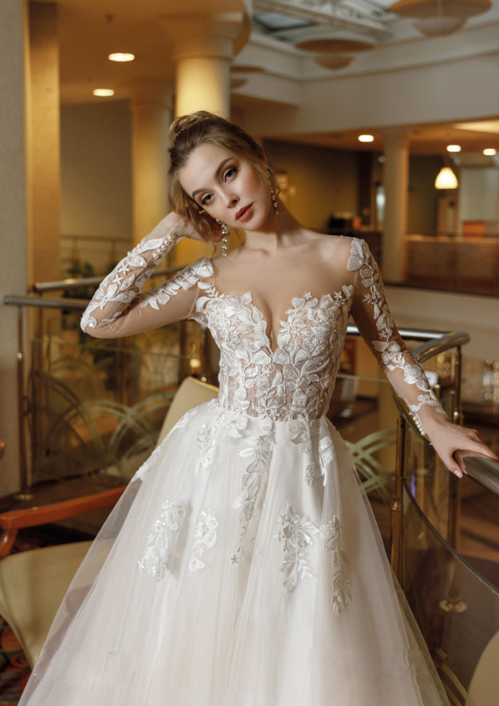 Beaded Charming Lace Wedding Dresses Sheer Bateau Neck Long Sleeves Bridal Gowns A E Sweep Train Tulle Appliqued Robe De Mari E