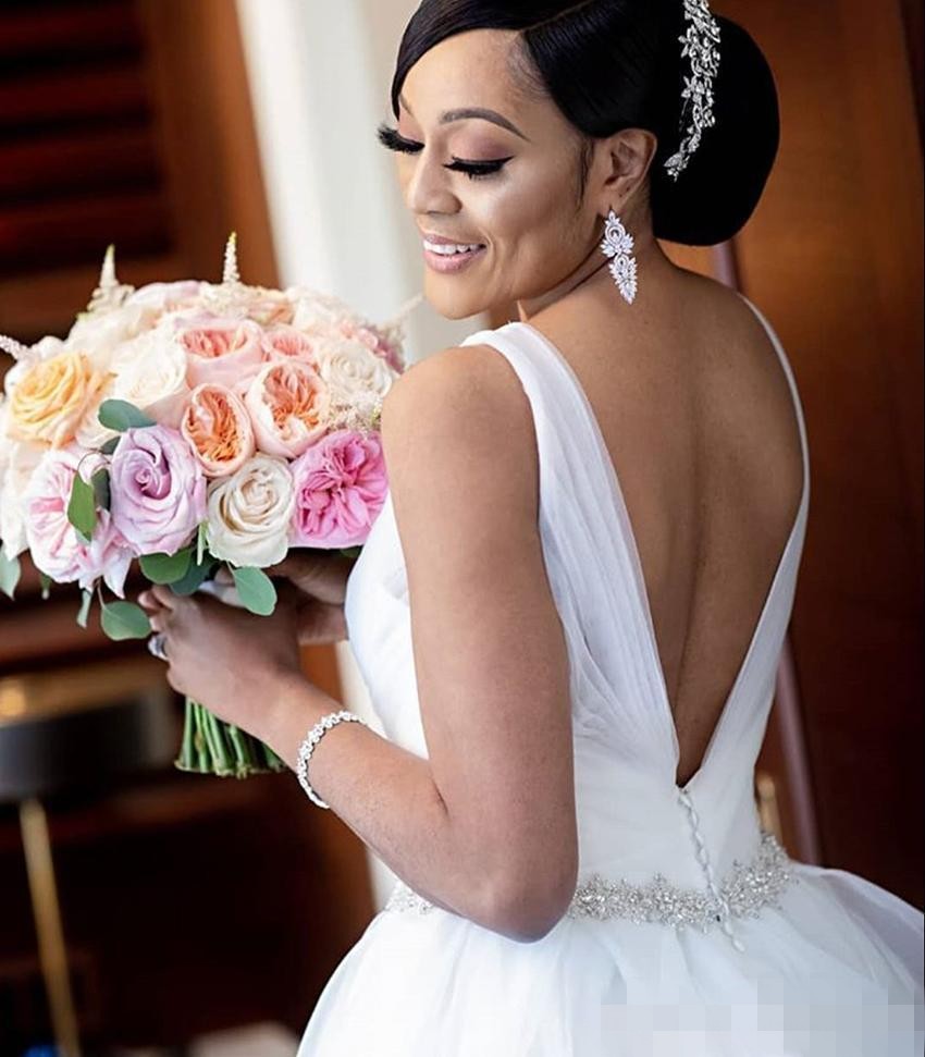 2020 Plus Size Ruffles Dresses V Neck Backless Covered Buttons Beaded Waist Pearls Crystal Organza Pleat Ruched Country Wedding Gown