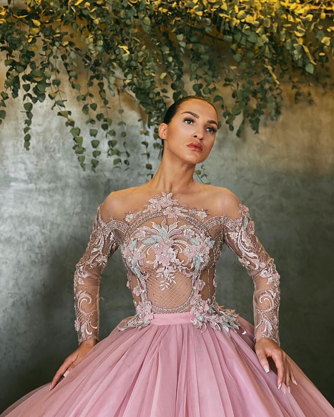 Puffy Ball Gown Quinceanera Dresses Off Shoulder Long Sleeve Lace Appliques Prom Dress Illusion Tulle Quinceanera Gowns