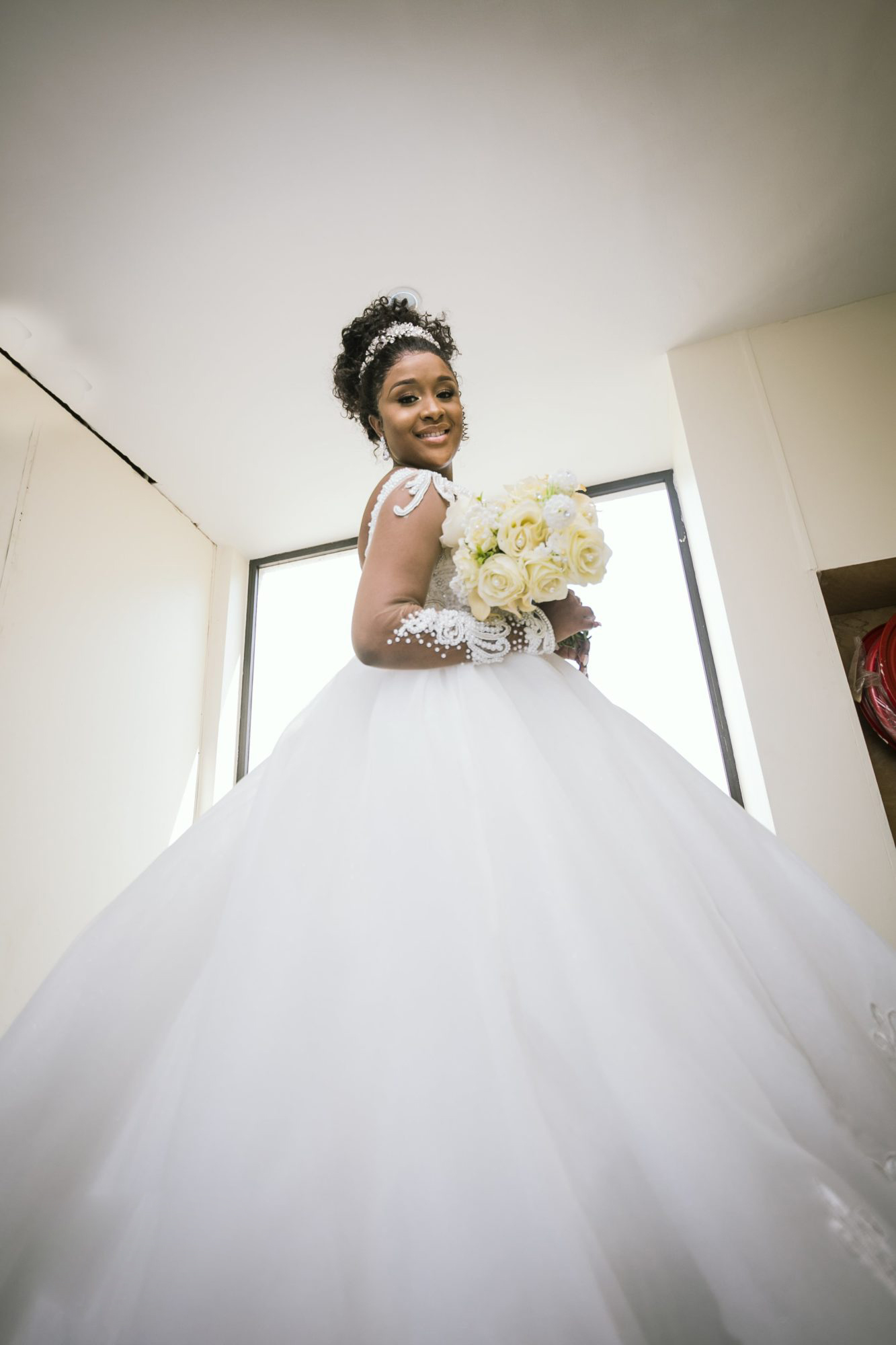 luxury lace ball gown wedding dresses bateau neck long sleeves lace white wedding dresses arabic bridal gowns custom