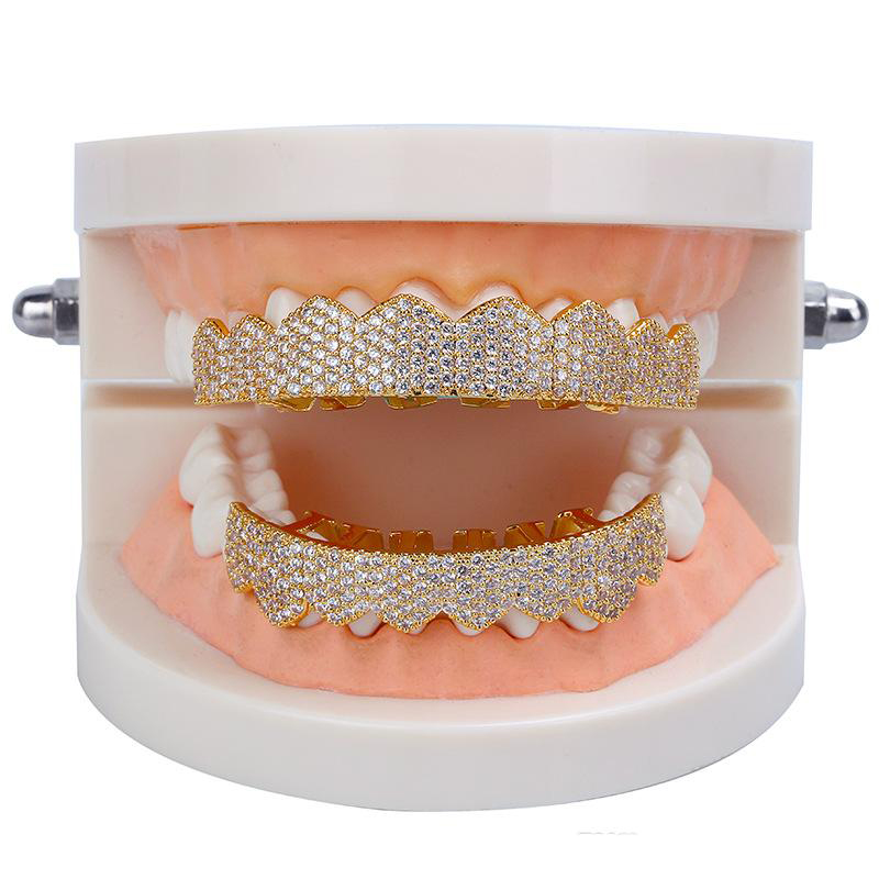 Micro Pave Cubic Zirconia Silver Gold Color Teeth Grills Hiphop Rocker Halloween Iced Out Caps TopBottom Fang Grills Set Bling Te4248044