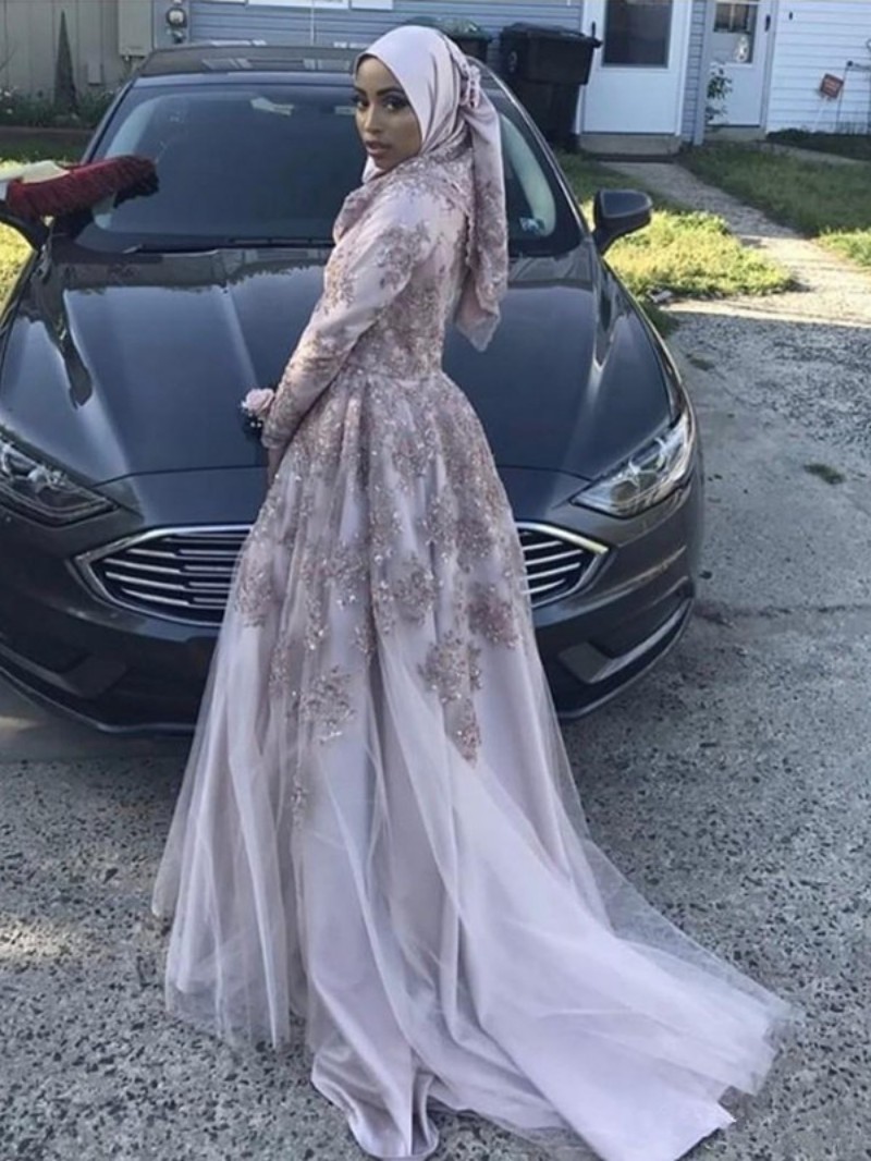 Elegant Plus Size Muslim Wedding Dresses High Neck Long Sleeve Lace Applique Beads Sweep Train Bridal Gowns Dubai Arabic Wedding Gown
