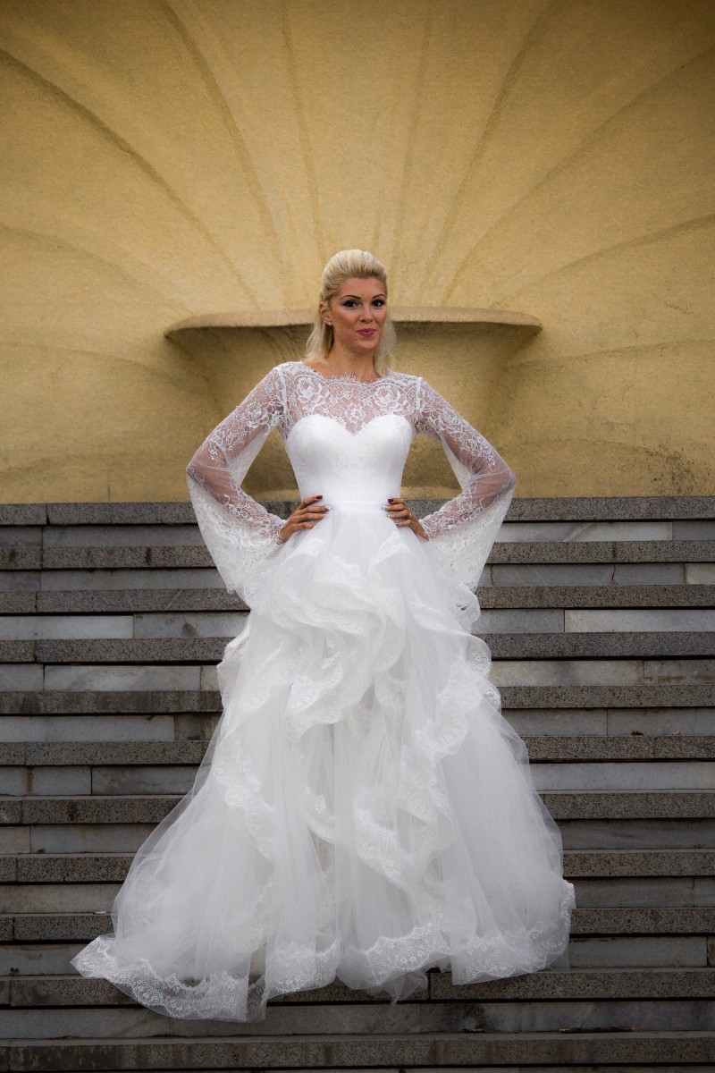 vintage wedding dresses long sleeve lace ruffles tiered skirts floor length bridal gowns beach bohemian robe de marie