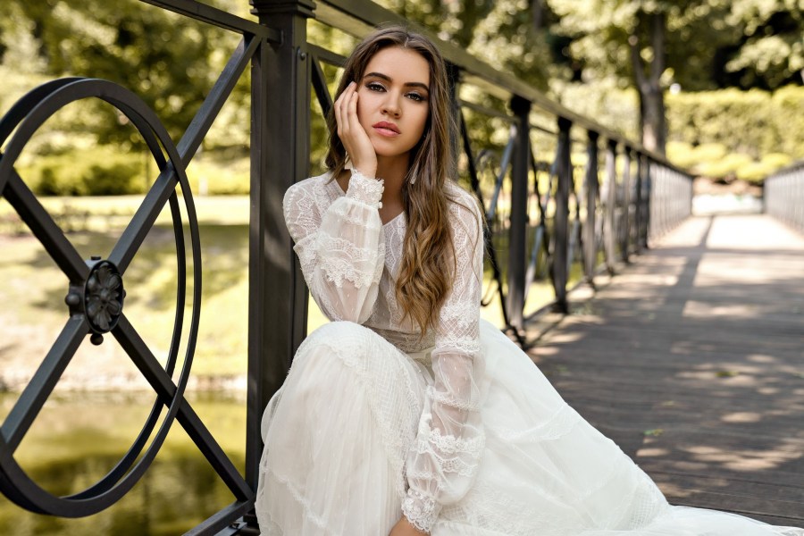 vintage bridal dresses jewel neck appliqued long sleeves wedding dress bow sash ruffle sweep train custom made robes de marie