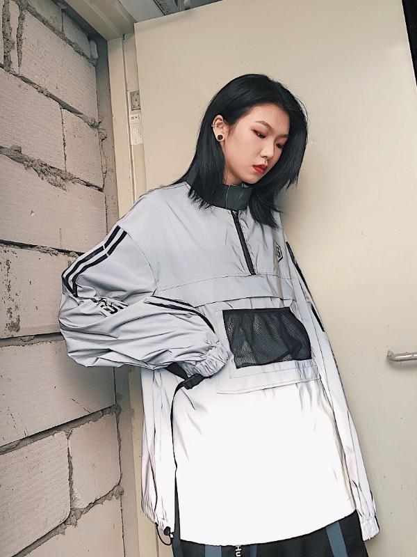 Buckle panel mesh pocket coat men's and women's reflective bright trench spring street BF original accommodation loos coats, Black
Buckle panel mesh pocket coat men's and women's reflective bright trench spring street BF original accommodation loos coats, Black