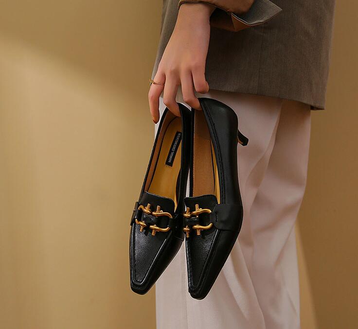 Designer Women vintage business dress shoes Square-cut mid-heel Metal buckle Genuine Leather Party wedding Women Shoes With box packaging, Option picture color
Designer Women vintage business dress shoes Square-cut mid-heel Metal buckle Genuine Leather Party wedding Women Shoes With box packaging, Option picture color