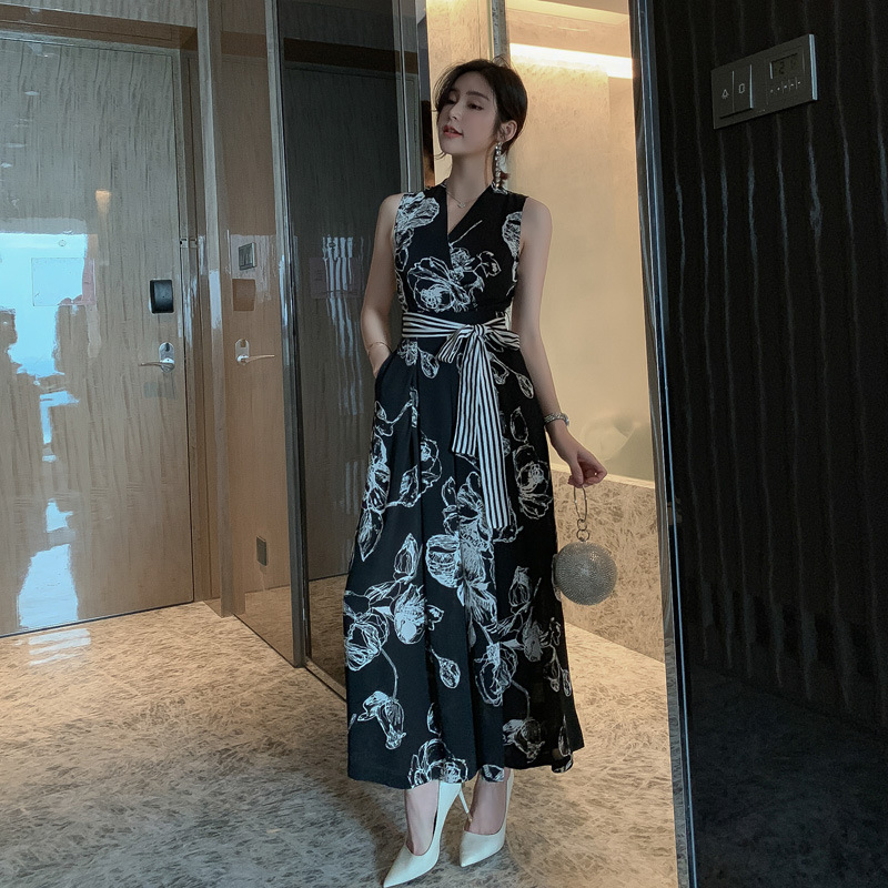 2020 Summer New Women' Beach Vacation Beach Jumpsuit Printed Sleeveless Jumpsuit Trousers Black Sleeveless Printed, Black print
2020 Summer New Women' Beach Vacation Beach Jumpsuit Printed Sleeveless Jumpsuit Trousers Black Sleeveless Printed, Black print