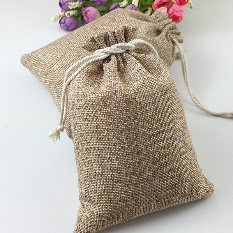 50pcs Vintage Natural Burlap Hessia Gift Candy Bags Wedding Party Favor Pouch Birthday Supplies Drawstrings Jute Gift Bags
50pcs Vintage Natural Burlap Hessia Gift Candy Bags Wedding Party Favor Pouch Birthday Supplies Drawstrings Jute Gift Bags