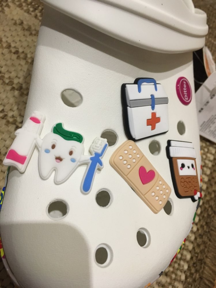 9pcs/set cartoon medical supplies PVC Shoe Charms Custom Babes Accesorios JIBZ Fit for Shoes Bracelets Croc as kids Gift, White;pink
9pcs/set cartoon medical supplies PVC Shoe Charms Custom Babes Accesorios JIBZ Fit for Shoes Bracelets Croc as kids Gift, White;pink