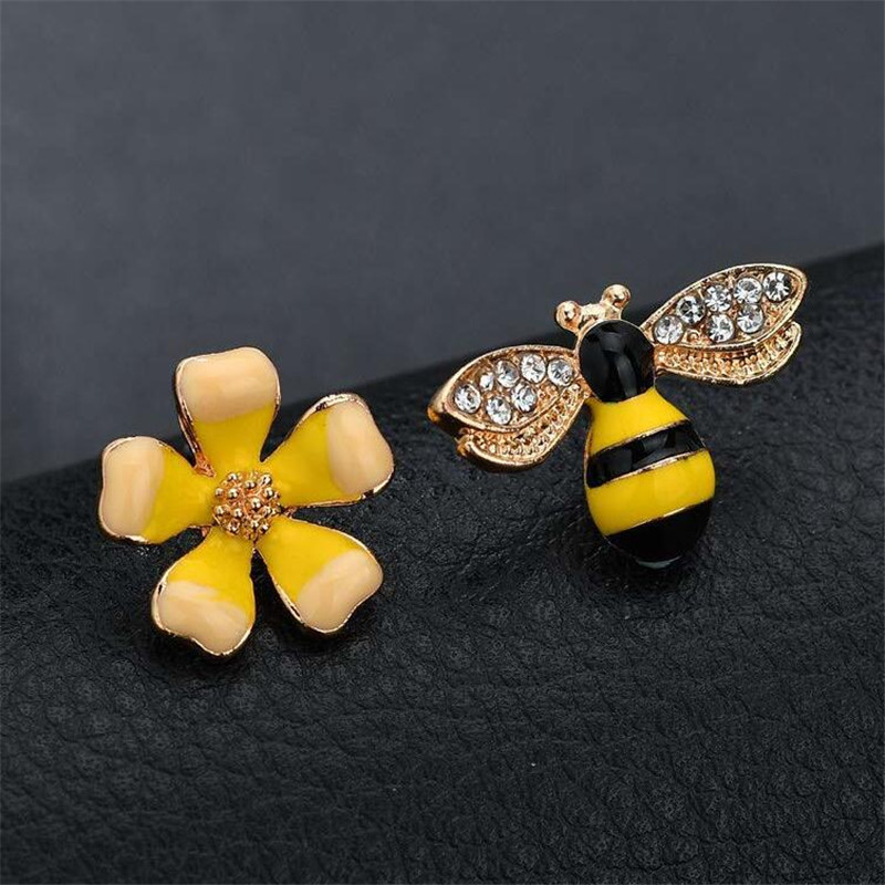 Fashion Gold Lovely Crystal Flower and Bee Earrings Asymmetrical Stud Earrings for Women Girls Jewelry Gifts, Golden
Fashion Gold Lovely Crystal Flower and Bee Earrings Asymmetrical Stud Earrings for Women Girls Jewelry Gifts, Golden