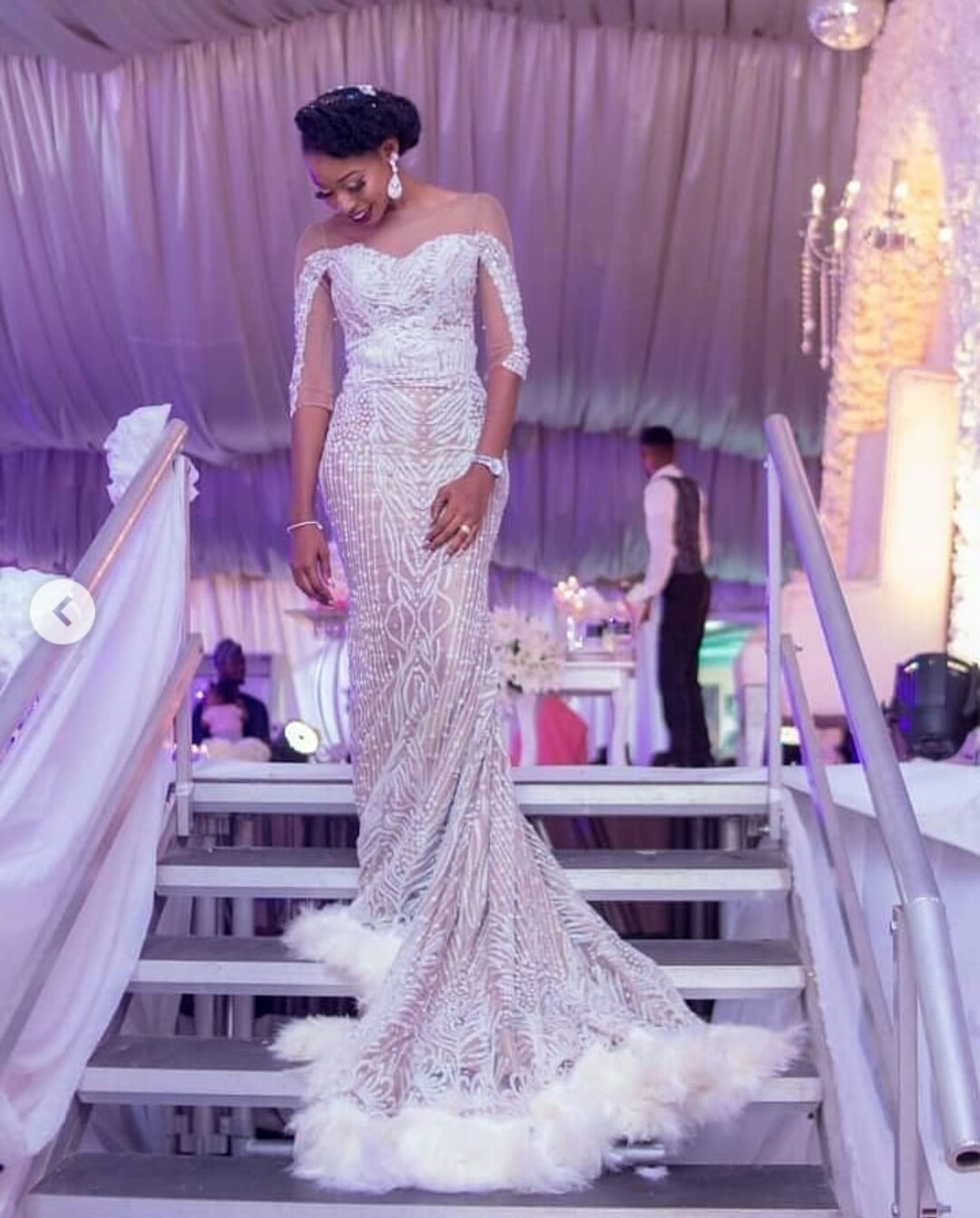 2019 African Luxury Mermaid Wedding Dresses Lace Applique Beaded Long Sleeves Modest Wedding Dress Feather Court Train Bridal Gowns