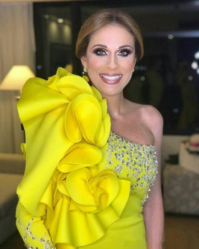 2019 One Shoulder Yellow Mermaid Prom Dresses Long Sleeve Ruffles Beaded Satin Dubai Formal Evening Dress Party Gowns Custom