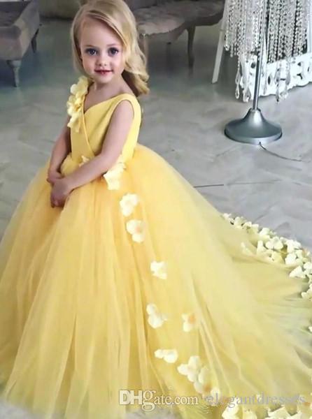 Ball Cheap V-Neck Gown Flower Girls Dresses With Flowers Adorned Kids Yellow Custom Communion Party Gowns Elegant Formal s s