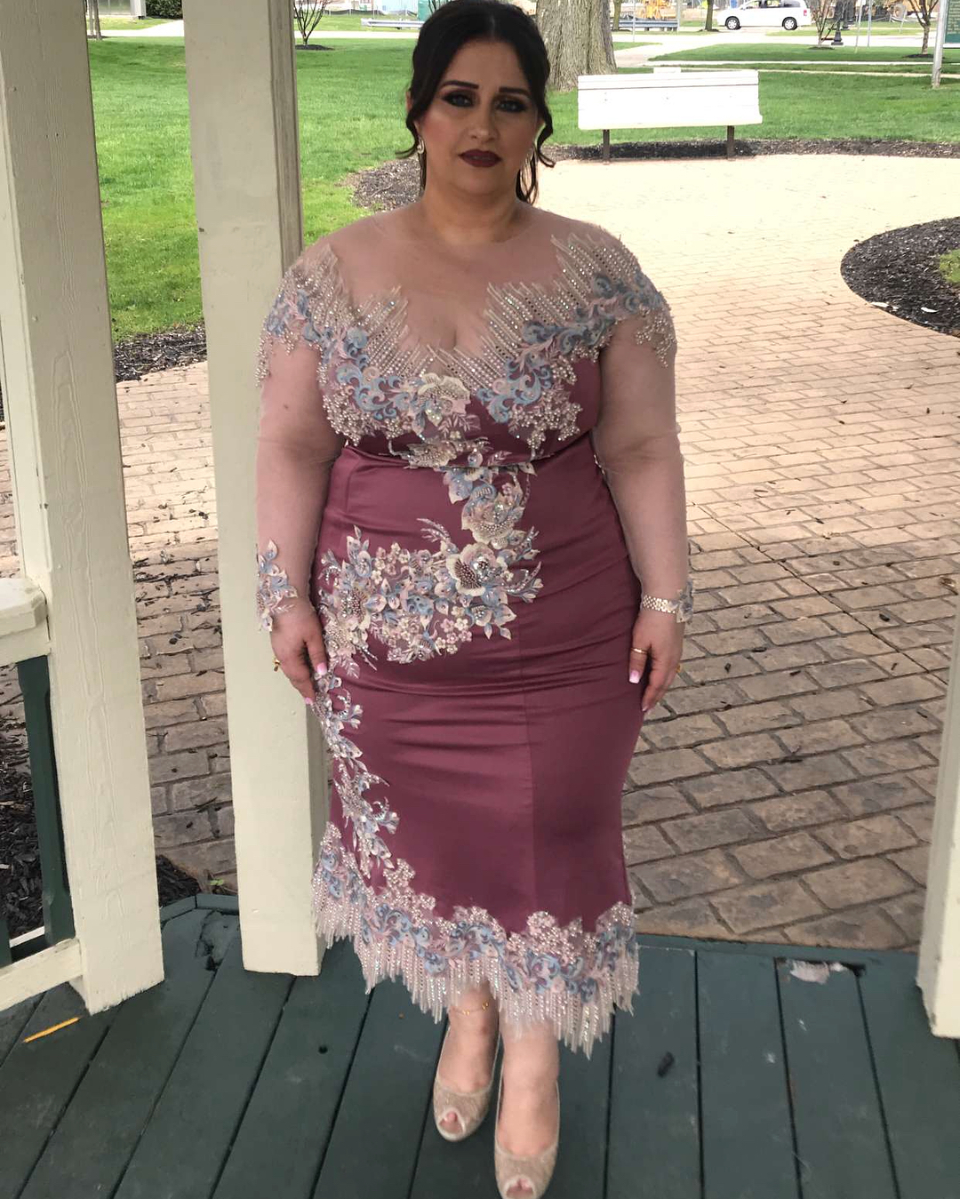 Fashion Beaded Plus Size Mother of the Bride Dresses Sheer Jewel Neck Long Sleeves Wedding Guest Dress Tea Length Appliqued Formal Gowns
Fashion Beaded Plus Size Mother of the Bride Dresses Sheer Jewel Neck Long Sleeves Wedding Guest Dress Tea Length Appliqued Formal Gowns