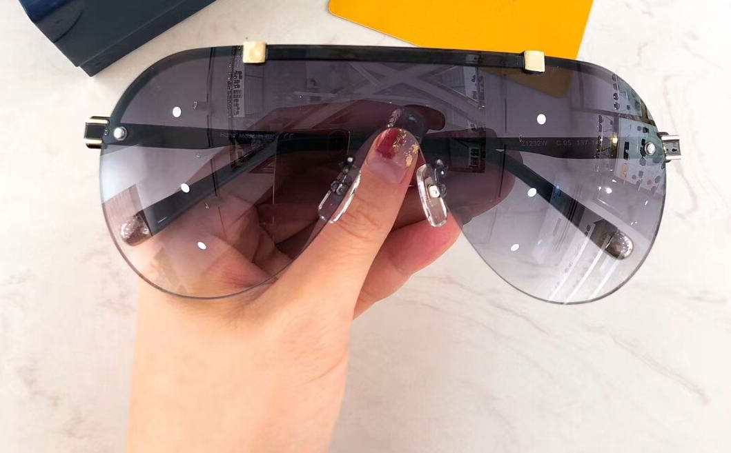 Cool Rimless Pilot Sunglasses Gold Black/Grey Shaded UV protection 1232 Sonnenbrille sunglasses for Mens New with box
Cool Rimless Pilot Sunglasses Gold Black/Grey Shaded UV protection 1232 Sonnenbrille sunglasses for Mens New with box