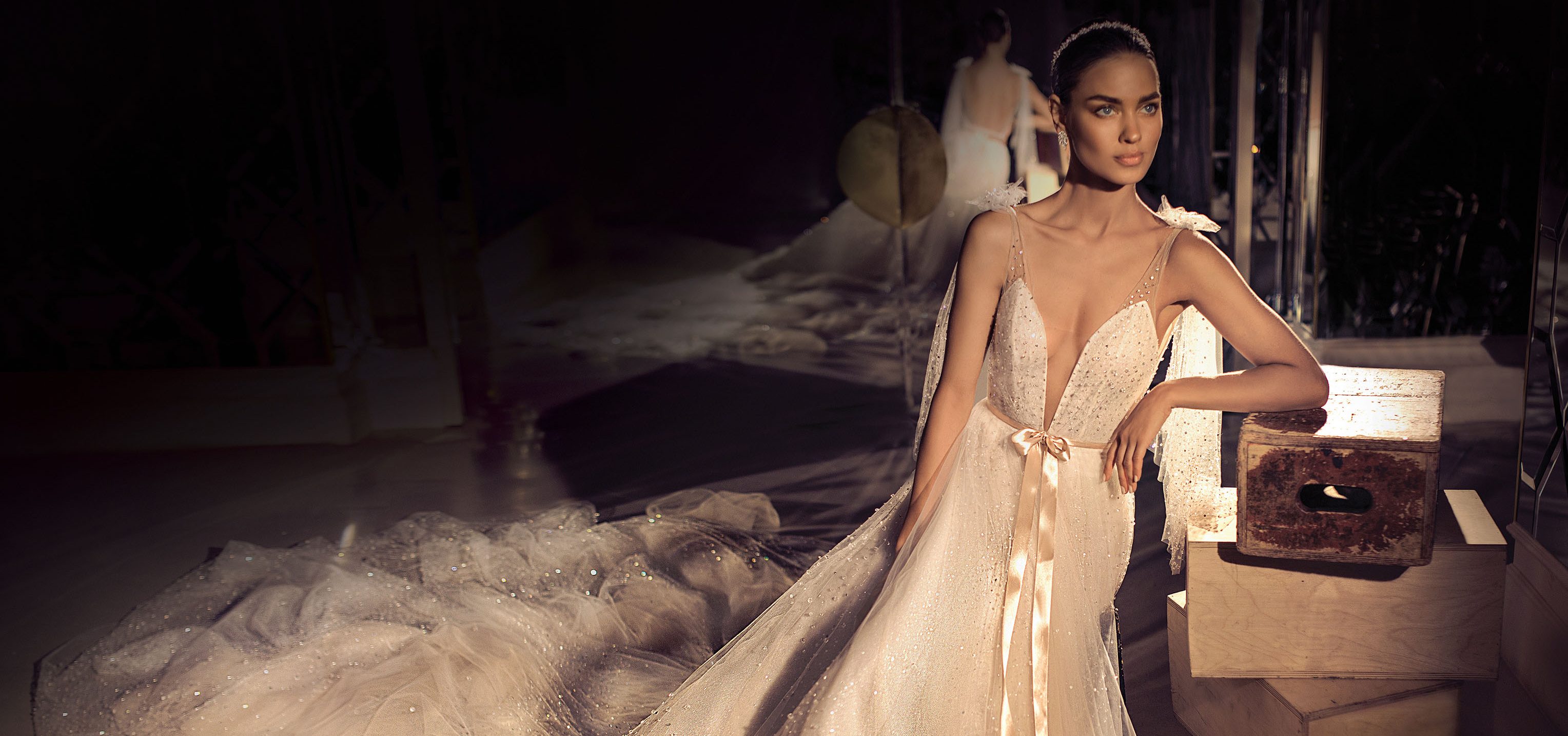 Elihav Sasson 2019 Wedding Dresses Luxury Bling Bling Sequined Deep V Neck Beads Bridal Gowns Court Train Garden Wedding Dress