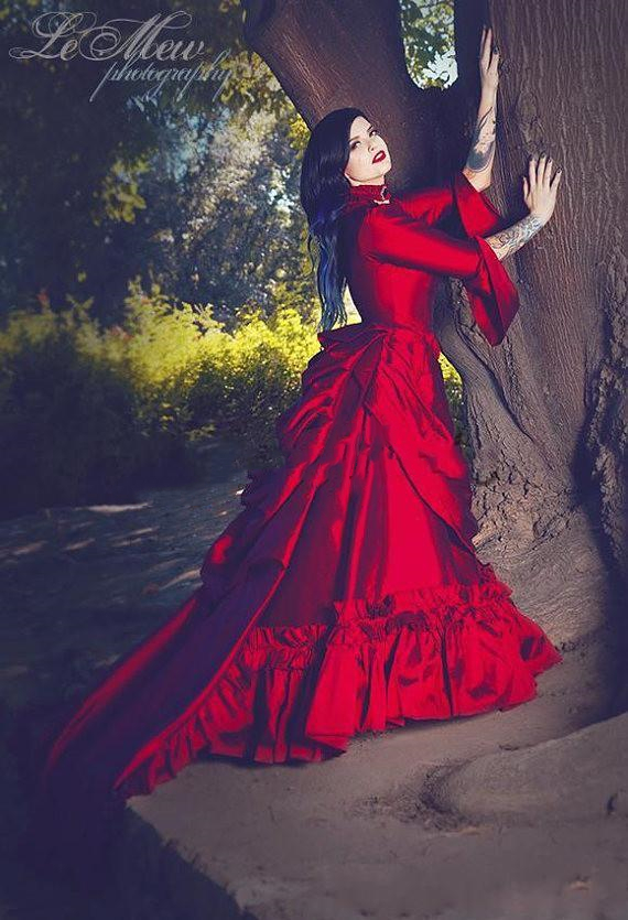 Vintage Mina Dracula Victorian Wedding Dresses Bridal Gowns With Long Sleeve 2022 Gothic Halloween Dark Red Garden Ruched Ruffles Plus Size Bride Dres