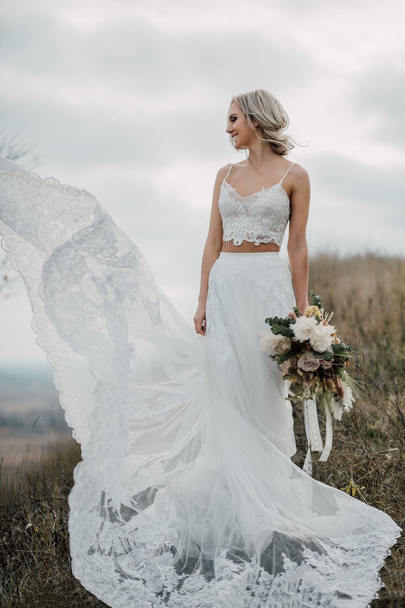 Two Chic Pieces Lace Wedding Dresses Spaghetti Straps V Neck Bridal Gowns A E Tulle Sweep Train Appliqued Vestido De Novia