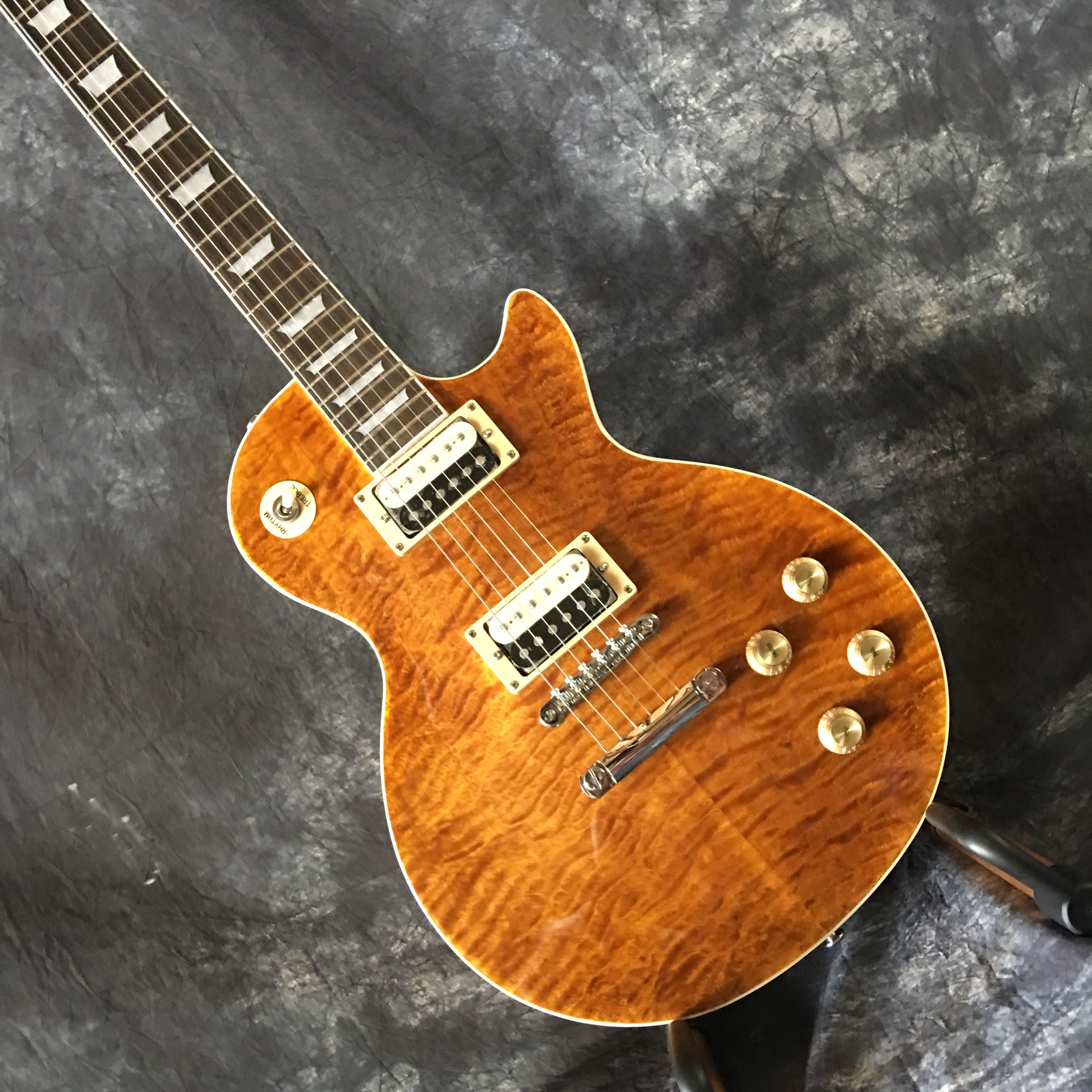 New arrival high quality 1959 tiger guitar flame, standard slash guitar, brown color real guitar photos, free shipping
New arrival high quality 1959 tiger guitar flame, standard slash guitar, brown color real guitar photos, free shipping
