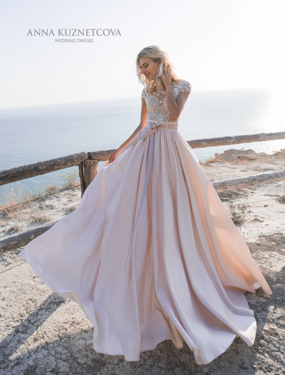 2019 Beach Wedding Dresses Bateau Lace Appliqued A Line Light Pink Satin Bridal Gowns Cap Sleeve Bohemian Wedding Dress Vestido De Novia