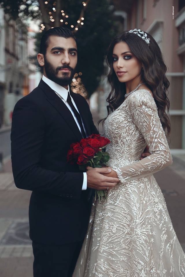 Vintage A Line Dresses V Neck Long Sleeves Lace Bridal Gowns With Sequined Sweep Train Plus Size Beach Wedding Dress