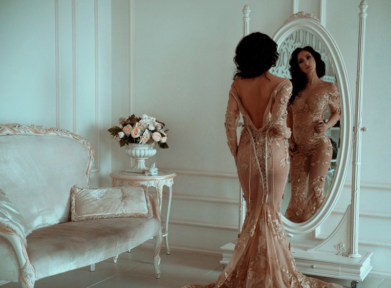 Champagne Mermaid Long Sleeve Wedding Dresses Scoop Backless Appliques Sweep Train Bridal Gowns Plus Size Saudi Arabic robe de mariée