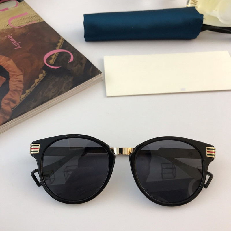 0586 Sunglasses For Women MEN famous glasses Popular Fashion Summer square Style Top Quality UV Protection Lens Free Come With Case
0586 Sunglasses For Women MEN famous glasses Popular Fashion Summer square Style Top Quality UV Protection Lens Free Come With Case