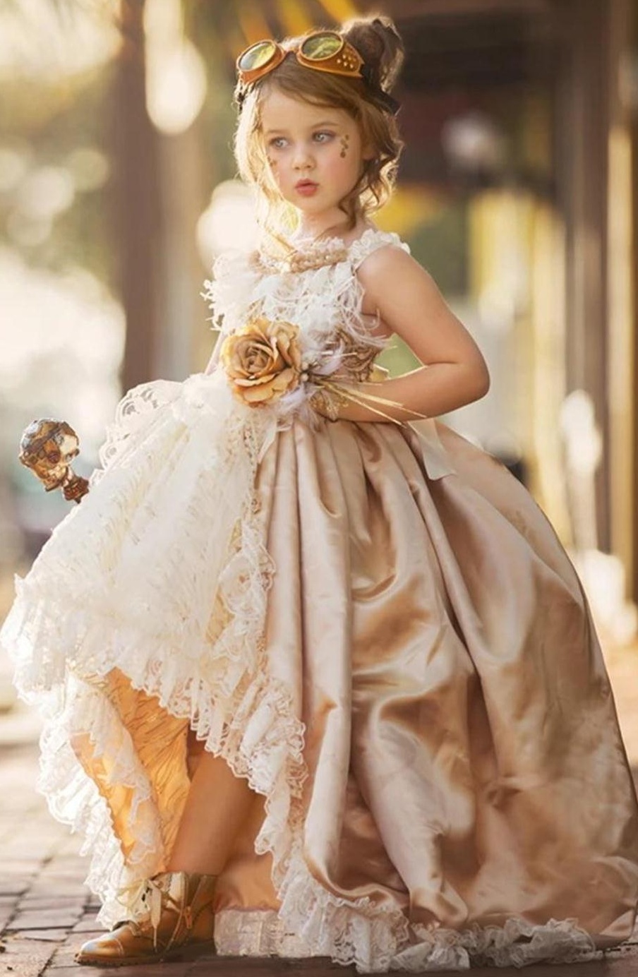 2020 Lovely Flower Girl Dresses Ball Gowns Hi-Lo Lace Appliqued Beautiful V-Back Floor Length Girls Kids Formal Pageant Gowns