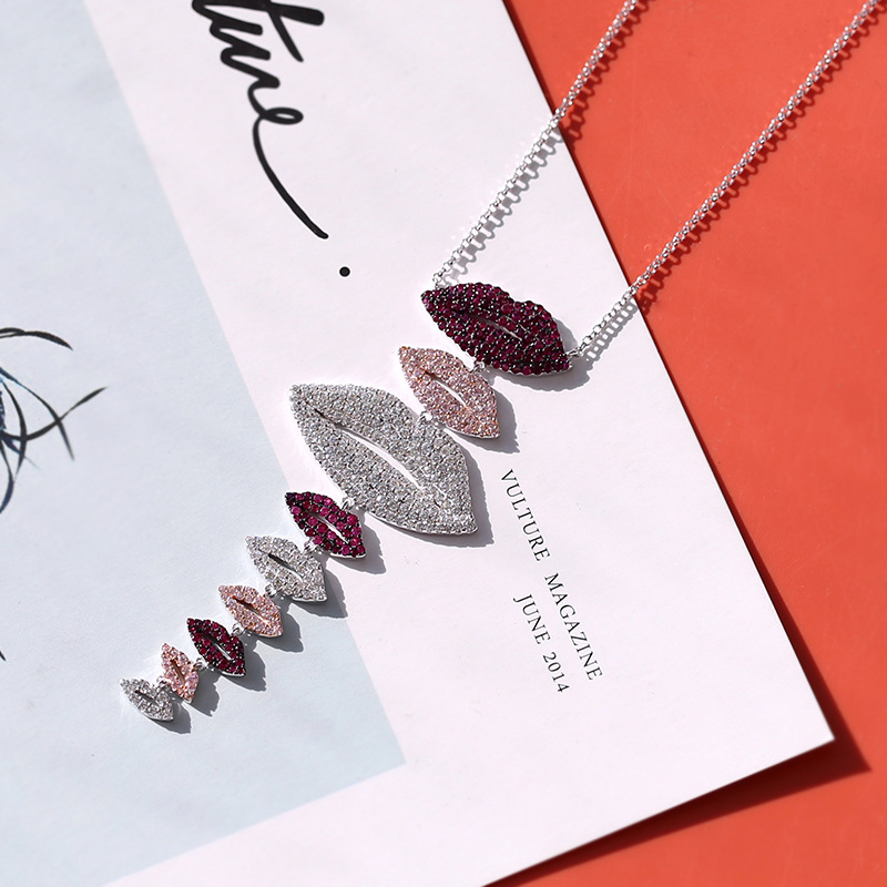 Shining Creative Romantic Lips Shape Pendant Necklace Diamonds Women 18K Gold Plated Bling Charm Pendants Jewelry
