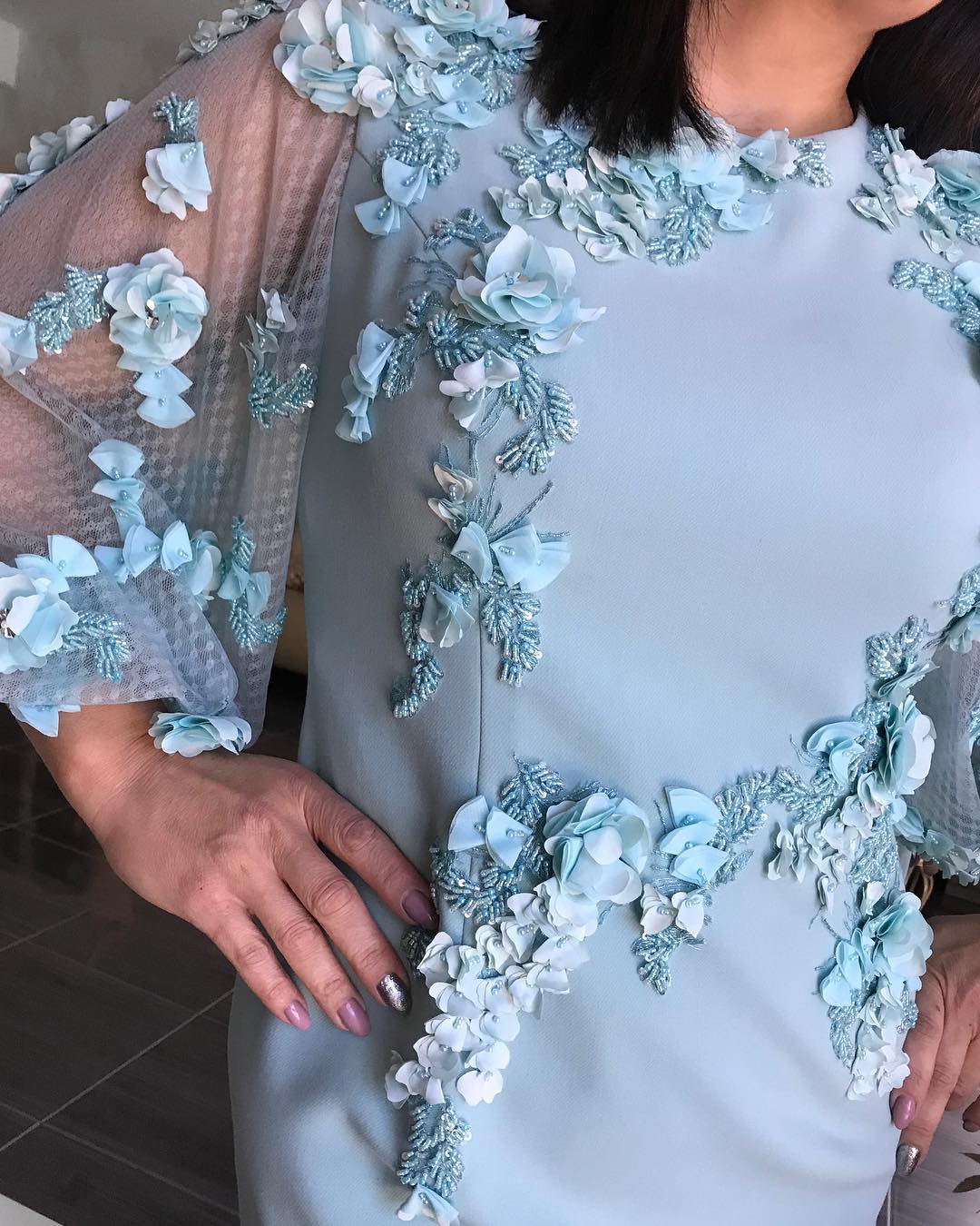 Modest New Arrival Evening Dresses Jewel Neck Long Sleeve Satin Sequins Applique Beads Formal Dresses Zipper Tea Length Party Gowns