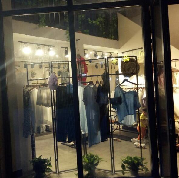 Iron clothing store display floor racks Commercial Furniture clothes racsk Middle island concise creative screen partition folding shelf