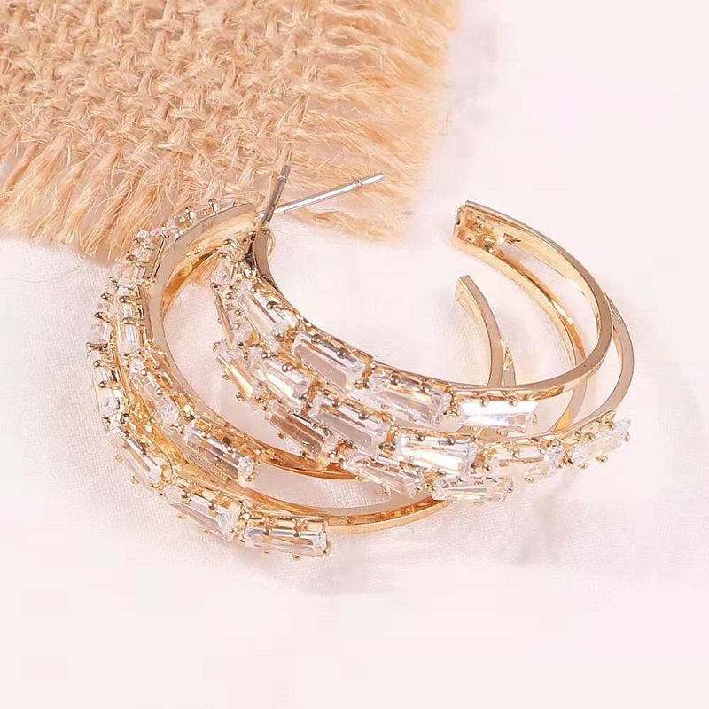 Wholesale-out gem C hoop earrings for women luxury designer bling diamond hoops circle huggie earrings zircon gold silver jewelry love gift
Wholesale-out gem C hoop earrings for women luxury designer bling diamond hoops circle huggie earrings zircon gold silver jewelry love gift